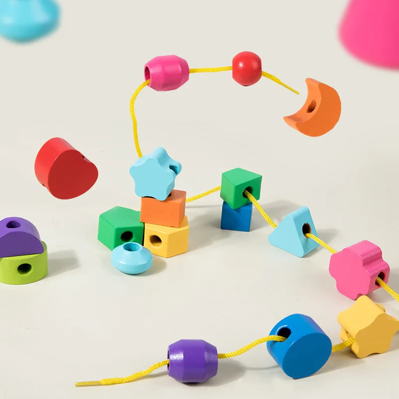 Set de encaje en formas geométricas 3D con tarjetas guía