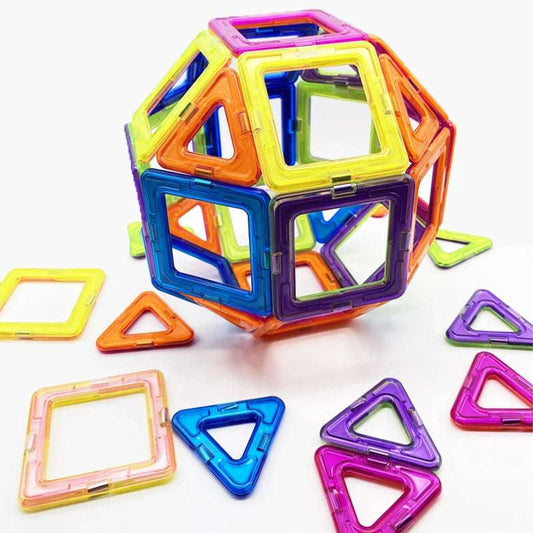Set de construcción magnética de cuadrados y  triángulos